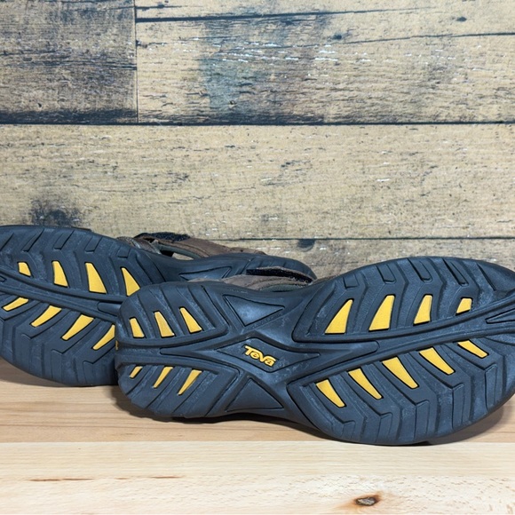 Teva Men's Brown and Black Hiking Sandals - Picture 11 of 11